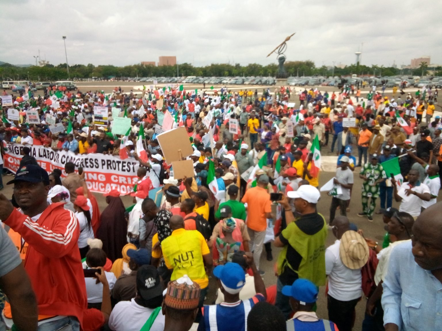 BREAKING: NLC takes protest to National Assembly [PHOTOS]